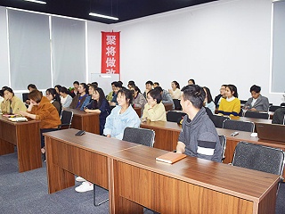 玉寰包装3月总结大会